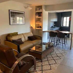 Modern Ideally Located Apartamento
